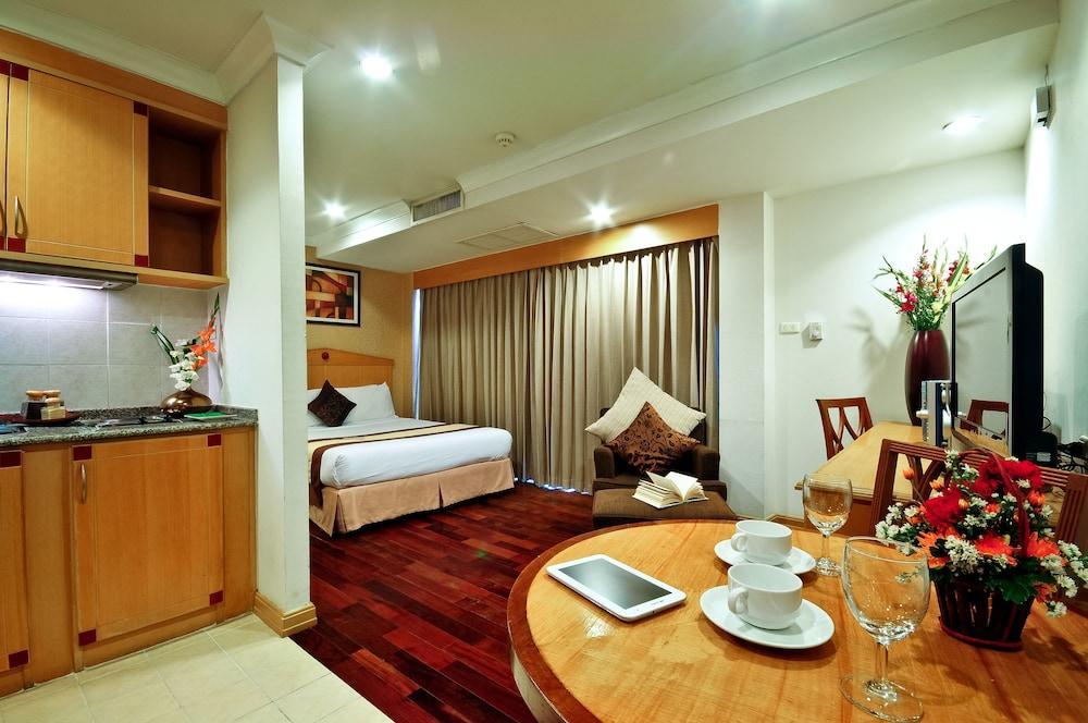 Admiral Suites Bangkok Exteriör bild