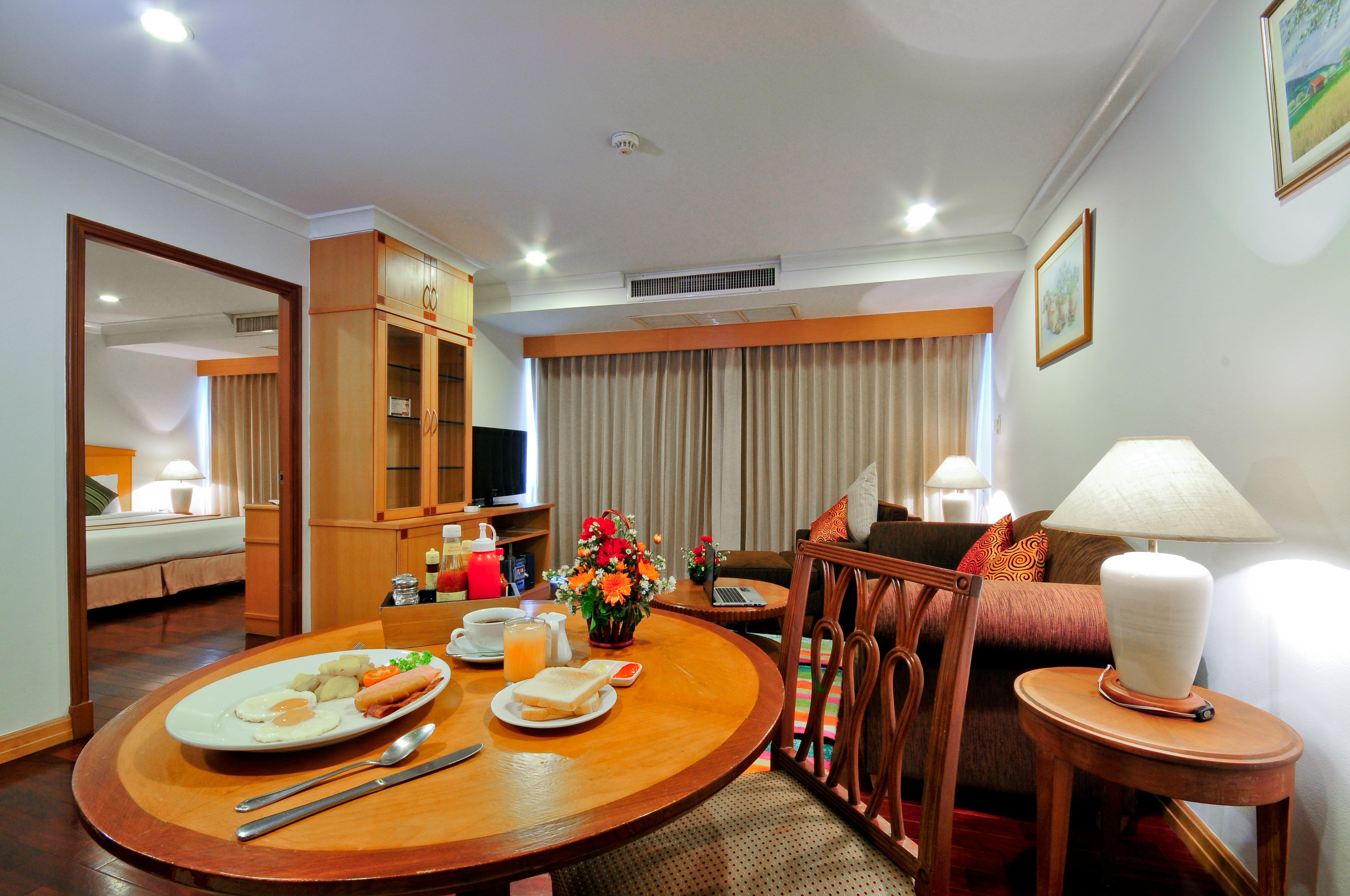 Admiral Suites Bangkok Exteriör bild