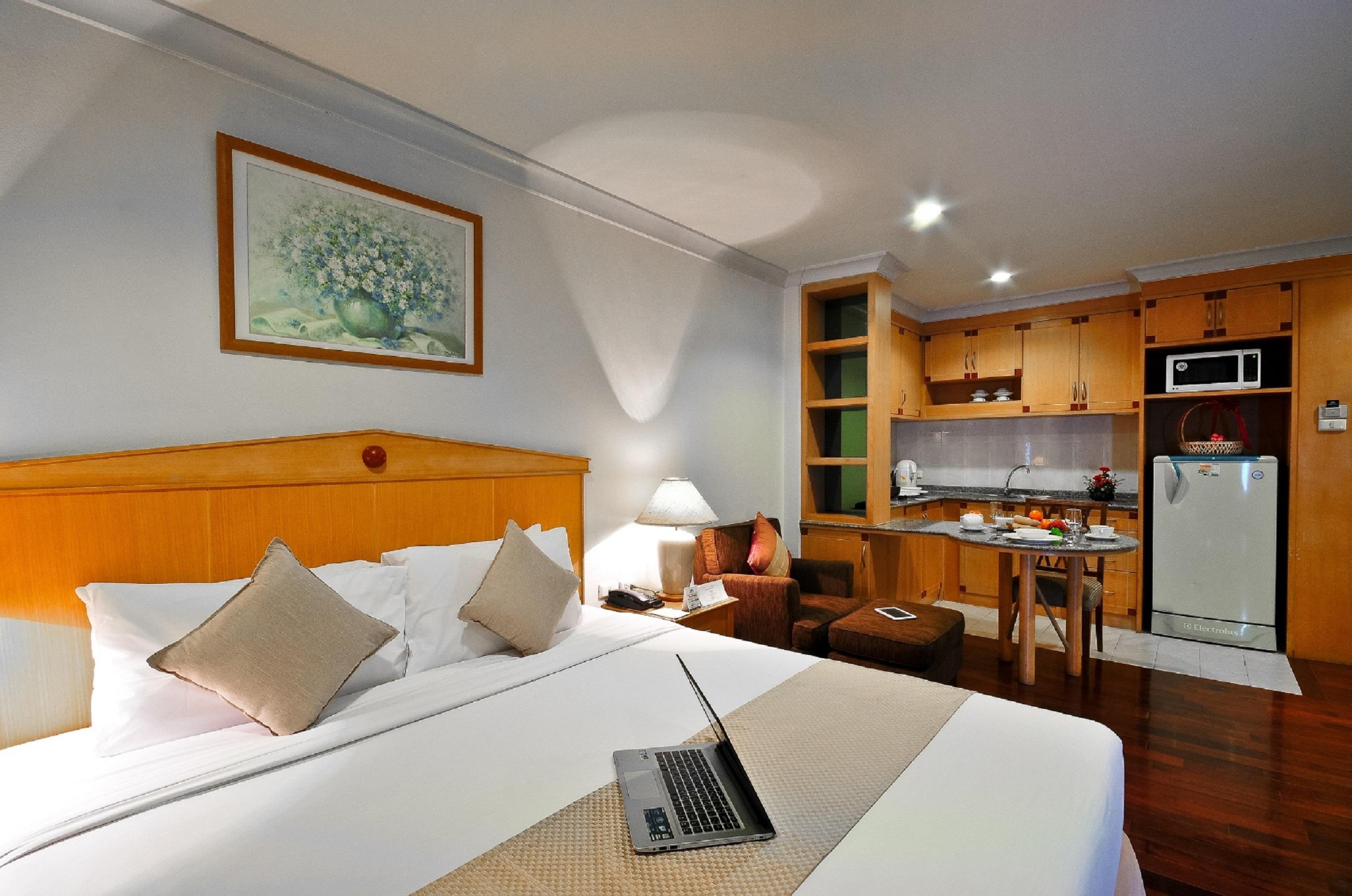 Admiral Suites Bangkok Exteriör bild