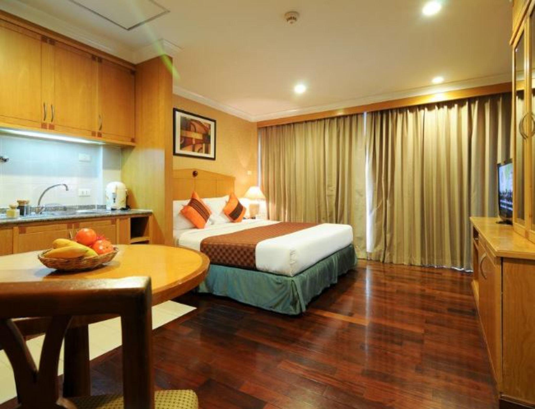Admiral Suites Bangkok Exteriör bild