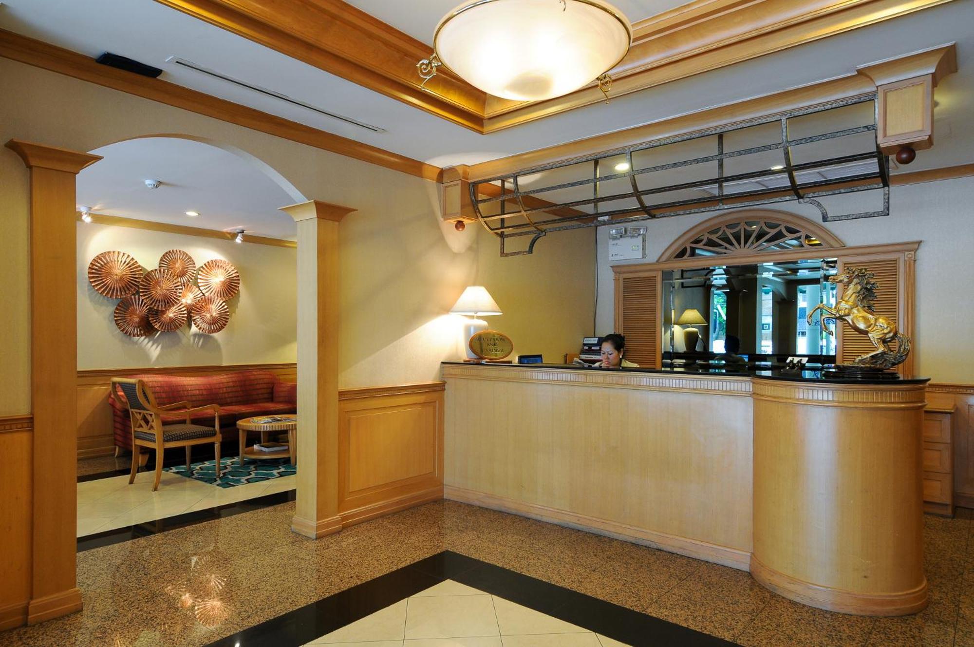 Admiral Suites Bangkok Exteriör bild