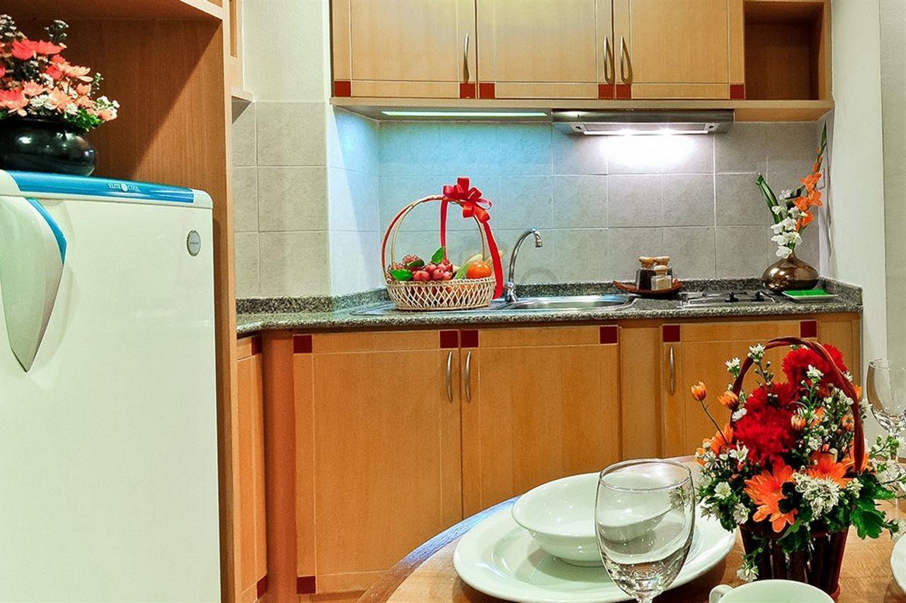 Admiral Suites Bangkok Exteriör bild