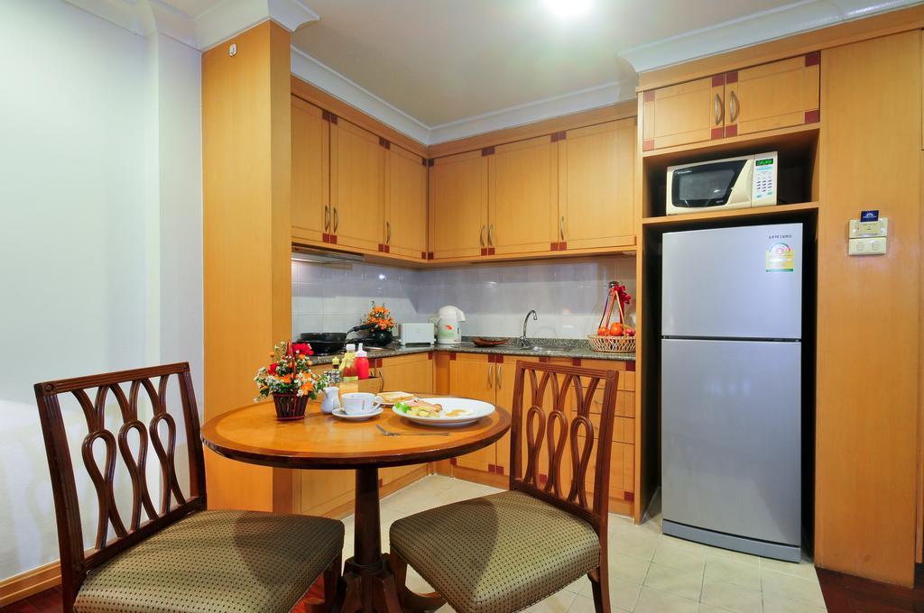 Admiral Suites Bangkok Exteriör bild