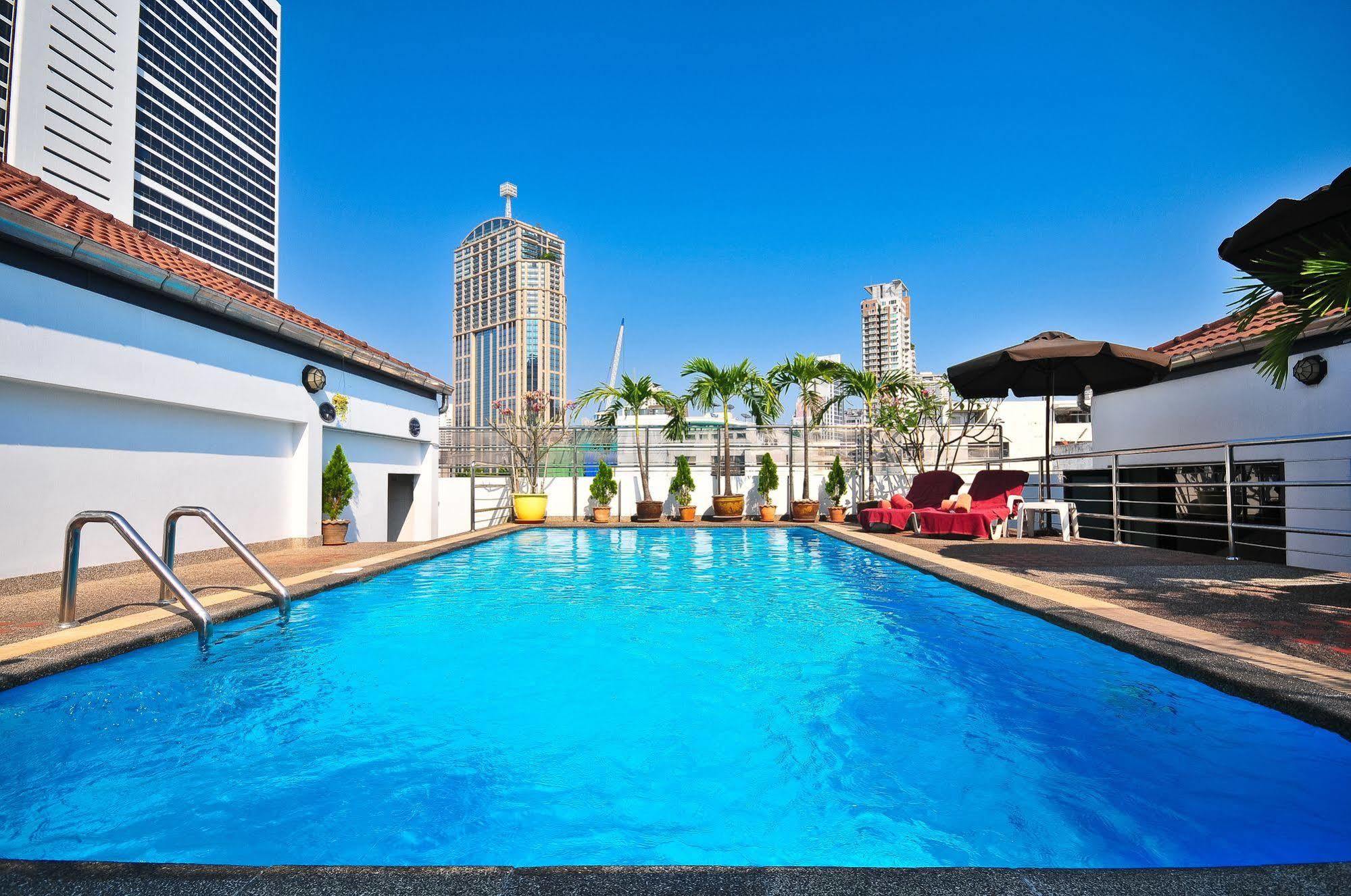 Admiral Suites Bangkok Exteriör bild