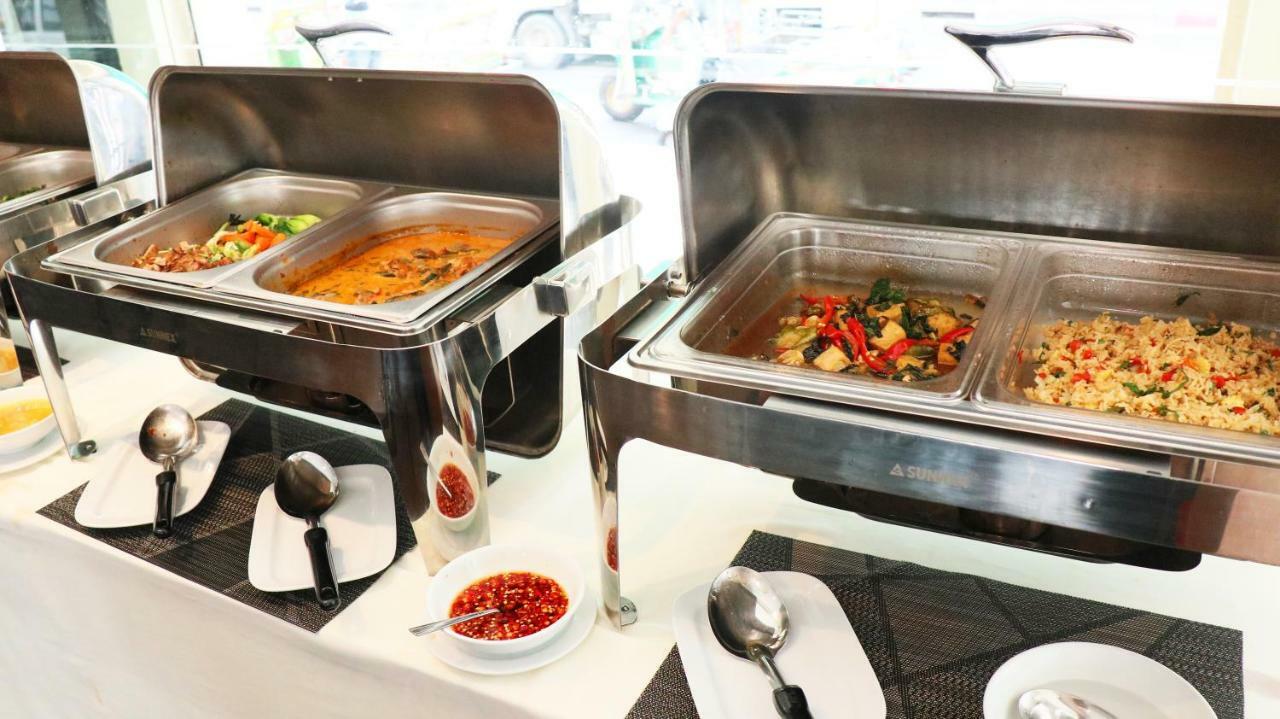Admiral Suites Bangkok Exteriör bild