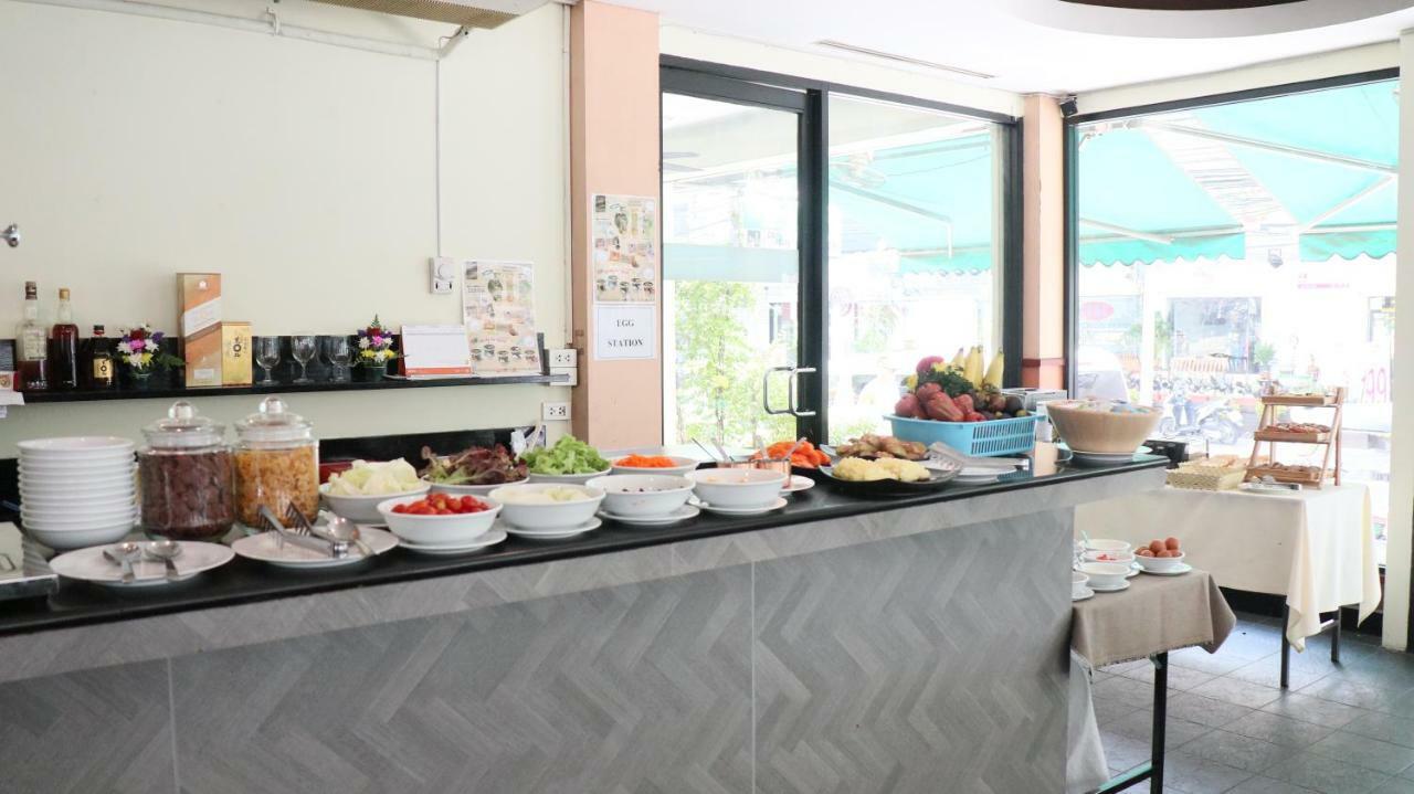 Admiral Suites Bangkok Exteriör bild