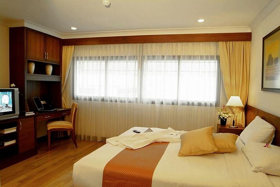 Admiral Suites Bangkok Exteriör bild